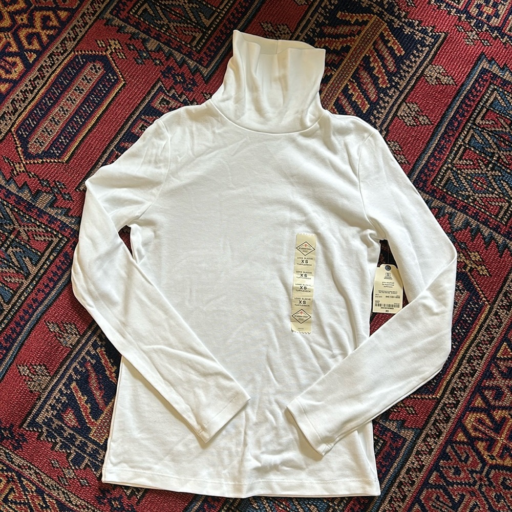 NWT Soft knit 100% cotton white long sleeve turtleneck XS